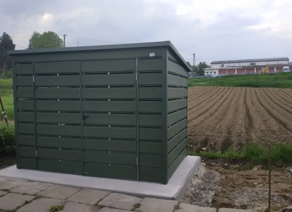 Mülltonnenhäuser 132